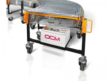 Sección curva de un transportador de rodillos industrial y extensible de la marca OCM