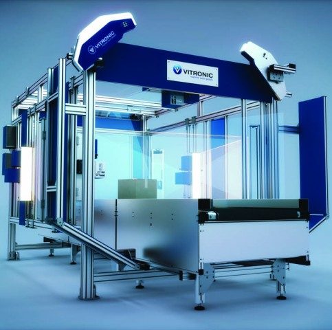 Sistema DWS de VITRONIC con pórtico industrial y tecnología de medición sobre cinta transportadora.